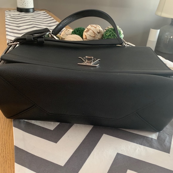 Louis Vuitton Lock Me II - Picture 4 of 8